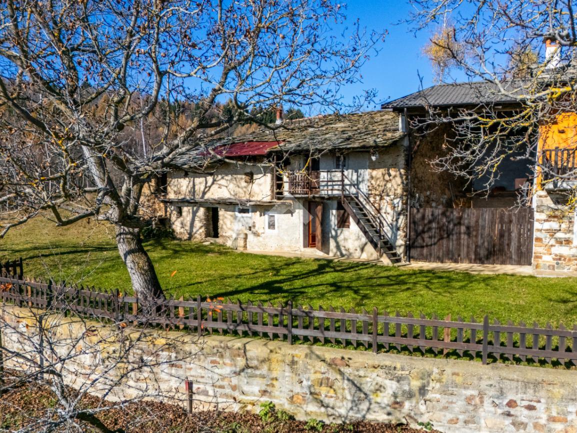 4 rooms House in Venasca, Italy No. 26791