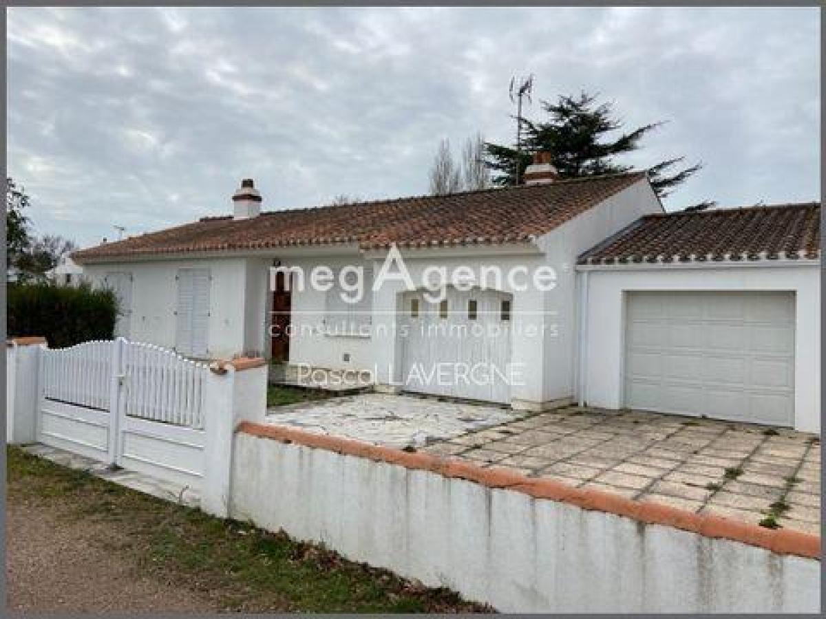 3 bedrooms House in Challans, France No. 31871