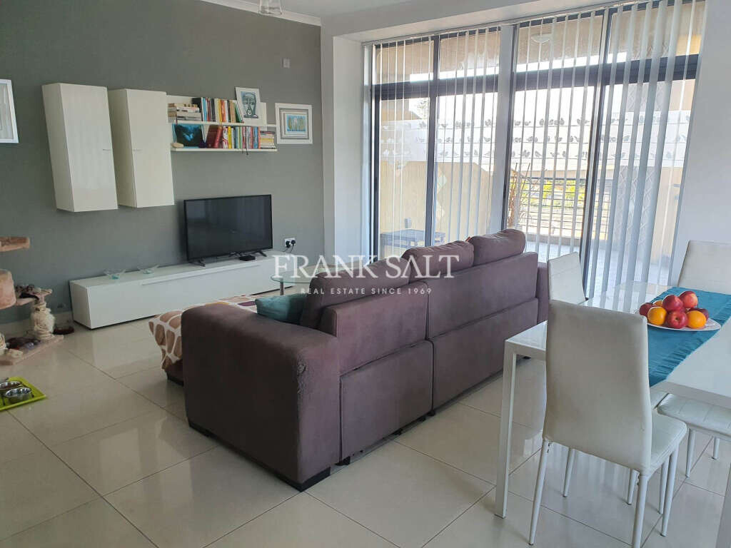 3 bedrooms Apartment in Paola, Malta No. 7398