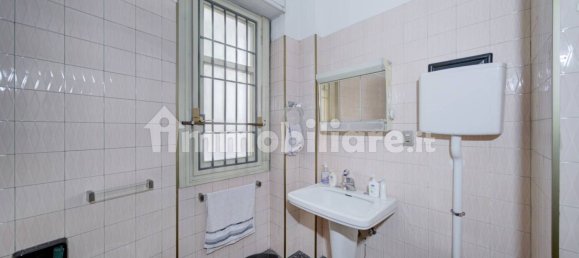 4 bedrooms Apartment in Turin, Italy No. 320129 22