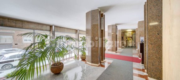 4 bedrooms Apartment in Turin, Italy No. 320129 3