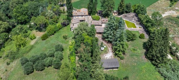 8 bedrooms House in Montone, Italy No. 105851 3