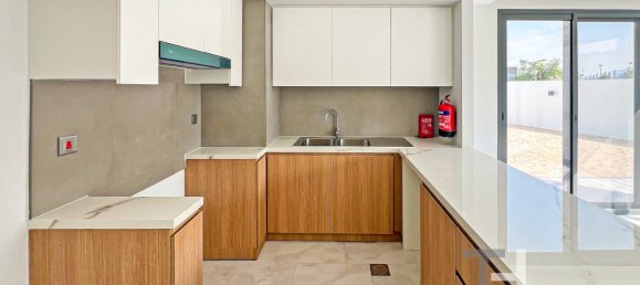 4 bedrooms Villa in Dubai Land, UAE No. 28845 2