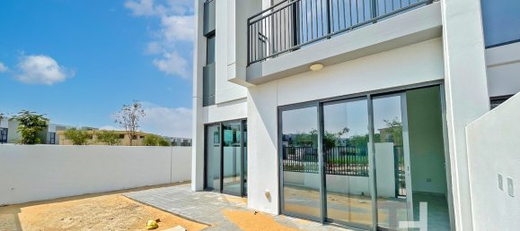 4 bedrooms Townhouse in Dubai Land, UAE No. 30563 2