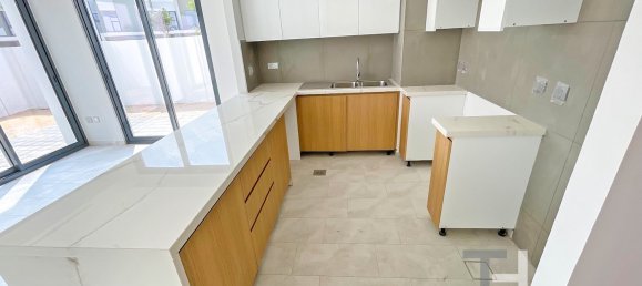 4 bedrooms Townhouse in Dubai Land, UAE No. 30563 4