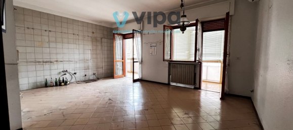 4 rooms Apartment in Caserta, Italy No. 128929 8