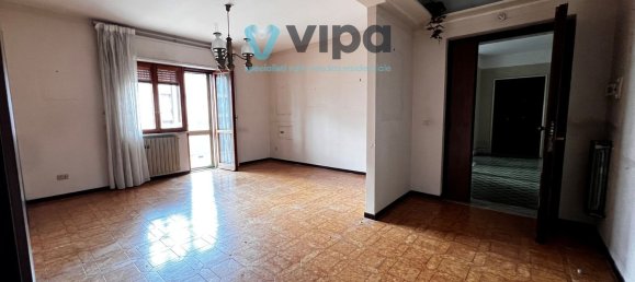 4 rooms Apartment in Caserta, Italy No. 128929 3