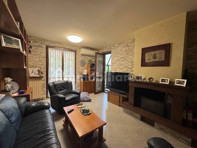 3 Schlafzimmer Haus in San Martino Siccomario, Italy, Nr. 355772