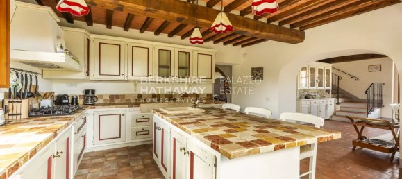 7 bedrooms House in Pisa, Italy No. 53716 24