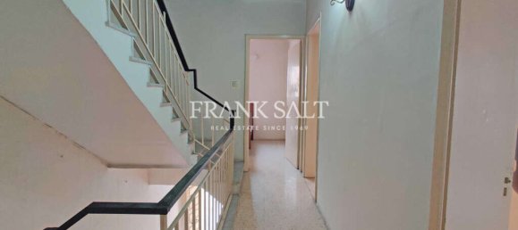 Таунхаус с 3 спальнями в Марса, Мальта № 1907 4