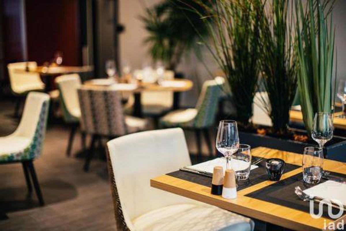 220m² Factory in Marseille, France No. 18589