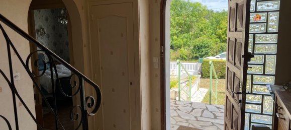 Дом с 3 спальнями в Шамбре-ле-Тур, Франция № 47963 2