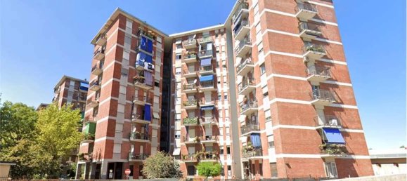 2 bedrooms Apartment in Cinisello Balsamo, Italy No. 299407 2