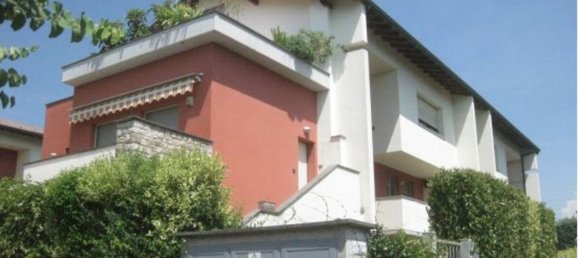 3 rooms Apartment in Grumello del Monte, Italy No. 5931 2