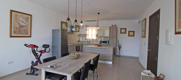 Apartamento de 3 dormitorios en Pembroke, Malta No. 8082 2
