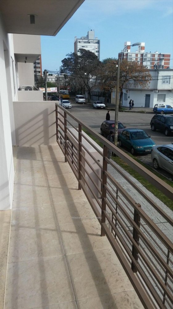 Apartamento de 3 dormitorios en Montevideo, Uruguay No. 651