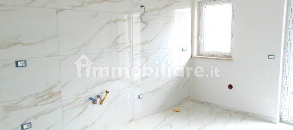 Apartamento de 3 dormitorios en Montesarchio, Italy No. 157307 3