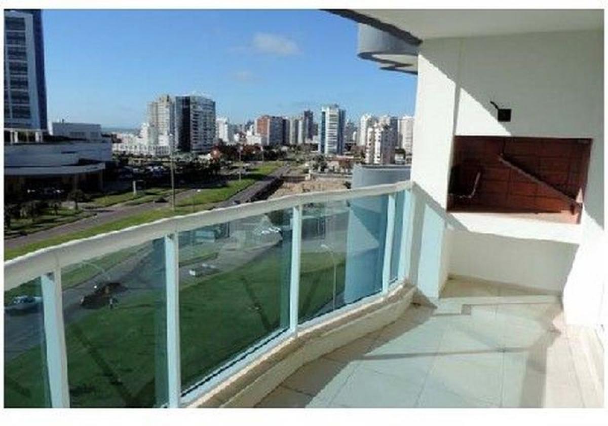 Apartamento de 3 dormitorios en Maldonado, Uruguay No. 6272