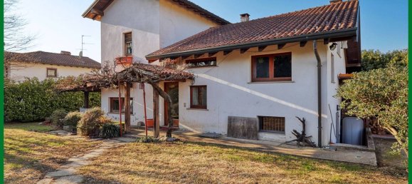 3 bedrooms Villa in Varese, Italy No. 82142 3