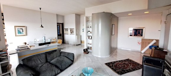 6 rooms Apartment in Salerno, Italy No. 167296 2