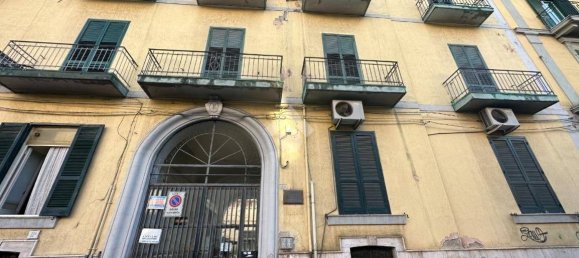 4 bedrooms Apartment in Naples, Italy No. 66345 4