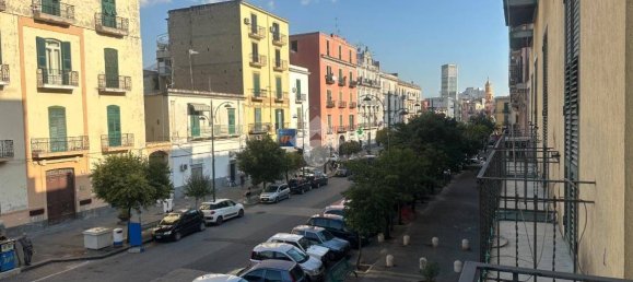 4 bedrooms Apartment in Naples, Italy No. 66345 3