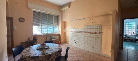 4 bedrooms Apartment in Naples, Italy No. 66345 7