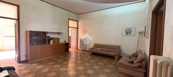 4 bedrooms Apartment in Naples, Italy No. 66345 2