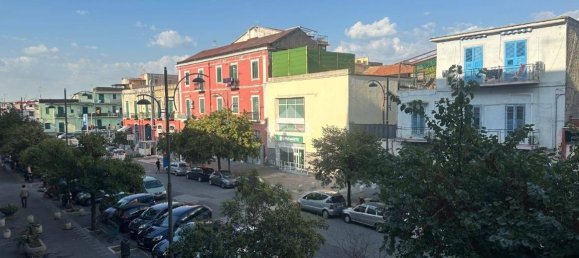 4 bedrooms Apartment in Naples, Italy No. 66345 9