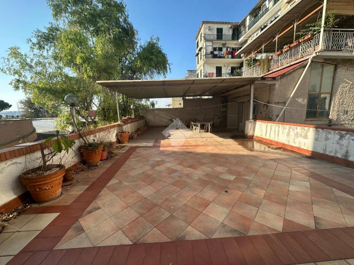 4 bedrooms Apartment in Naples, Italy No. 66345