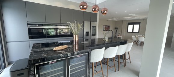 7 bedrooms Villa in Marbella, Spain No. 29877 8