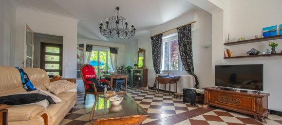 5 bedrooms House in Merignac, France No. 288041 3