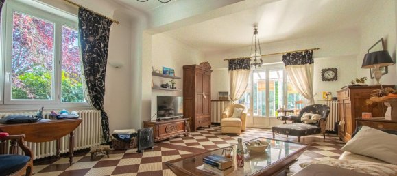 5 bedrooms House in Merignac, France No. 288041 2