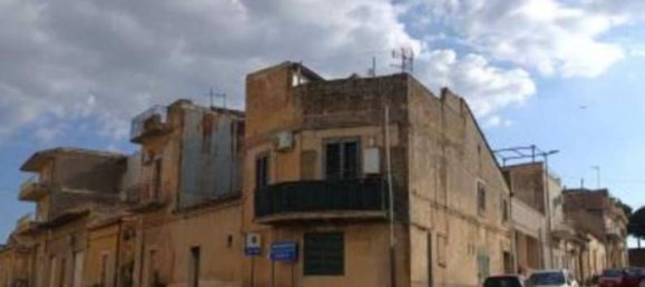 3 rooms Apartment in Caltagirone, Italy No. 296917 2