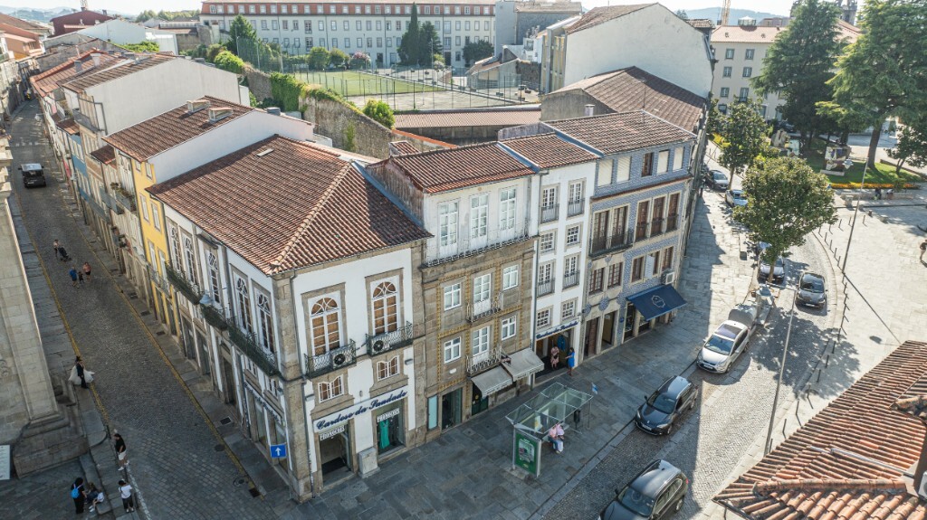 196m² Building in Braga, Portugal No. 331063