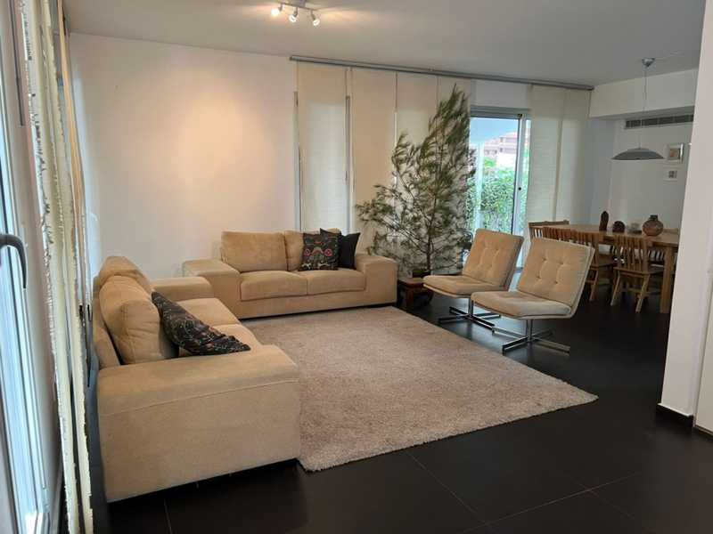 4 غرف نوم فيلا في Strovolos, Cyprus رقم 18910