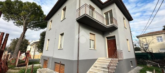 Вилла с 6 комнатами в Фолиньо, Италия № 156884 8