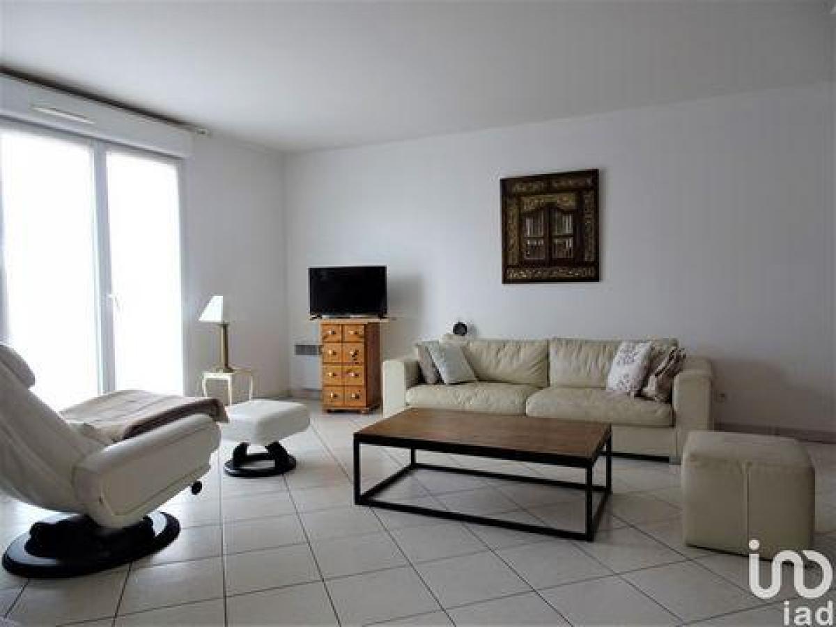 3 bedrooms Condo in Pierrelaye, France No. 23823