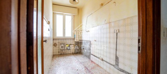 3 bedrooms Apartment in Parma, Italy No. 94245 3