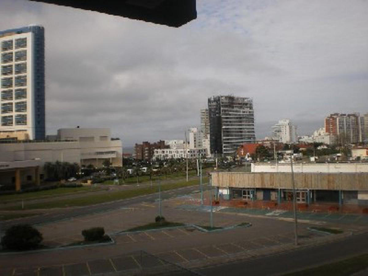 4 bedrooms Apartment in Maldonado, Uruguay No. 9216