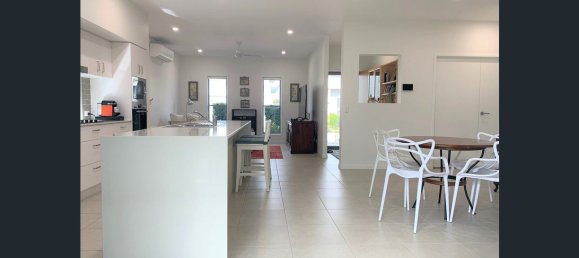 Casa de 2 dormitorios en Bongaree, Australia No. 187 4