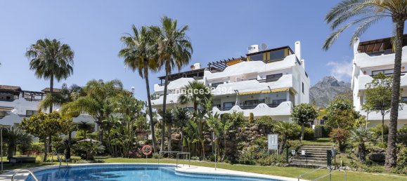 4 bedrooms Villa in Marbella, Spain No. 152991 3