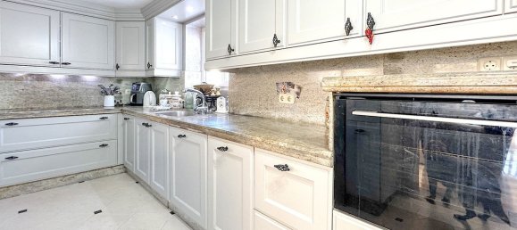 4 bedrooms Villa in Estepona, Spain No. 23625 10