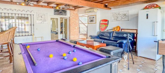 4 bedrooms Villa in Estepona, Spain No. 23625 5