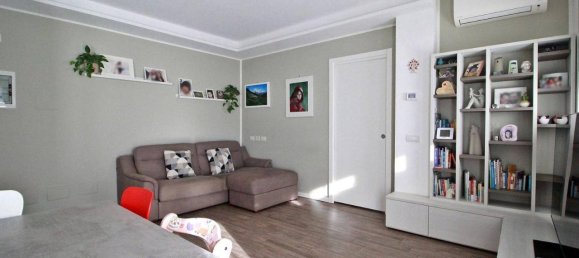 Apartamento de 3 habitaciónes en Cavenago di Brianza, Italy No. 30171 2