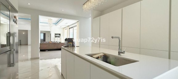 5 bedrooms Villa in Cadiz, Spain No. 187571 10