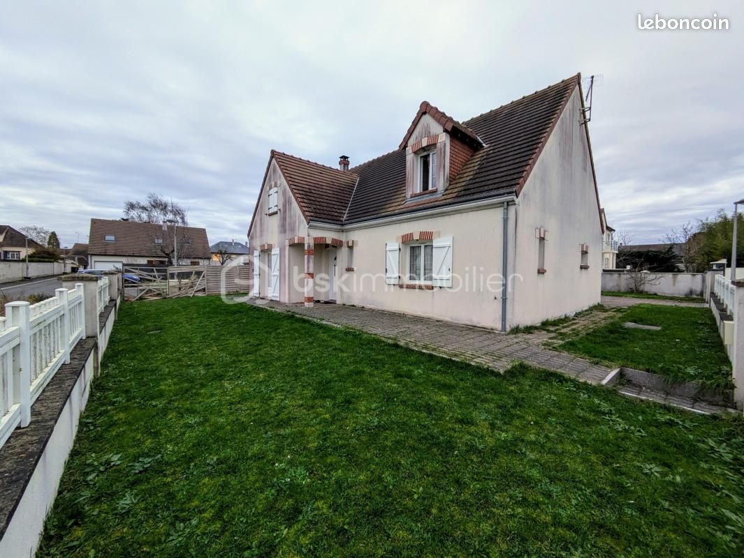 5 bedrooms House in Saran, France No. 152010