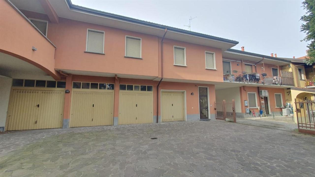 3غرفة شقة في Varedo, Italy رقم 41681