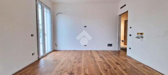 3 bedrooms Apartment in Treviso, Italy No. 150144 2