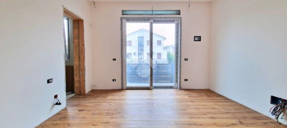 3 bedrooms Apartment in Treviso, Italy No. 150144 4